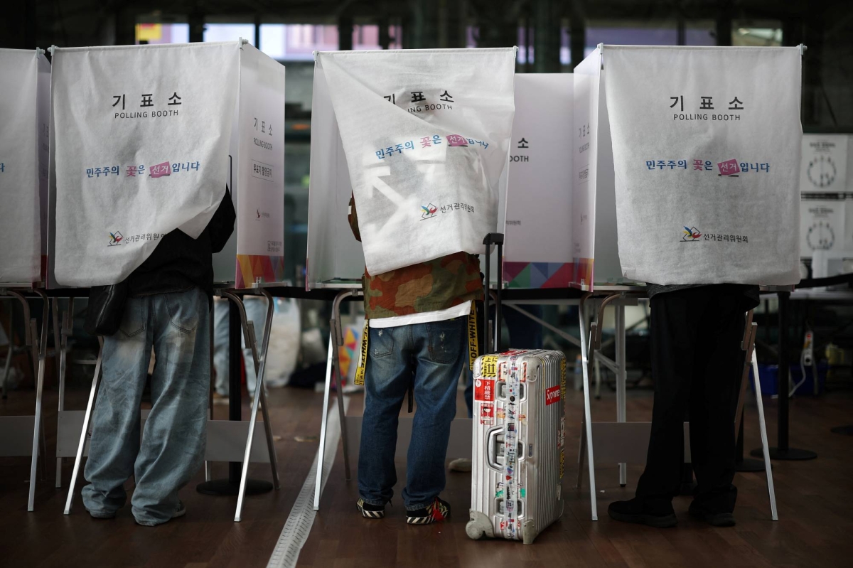 Wave of anger could sweep liberals to victory in South Korea election
