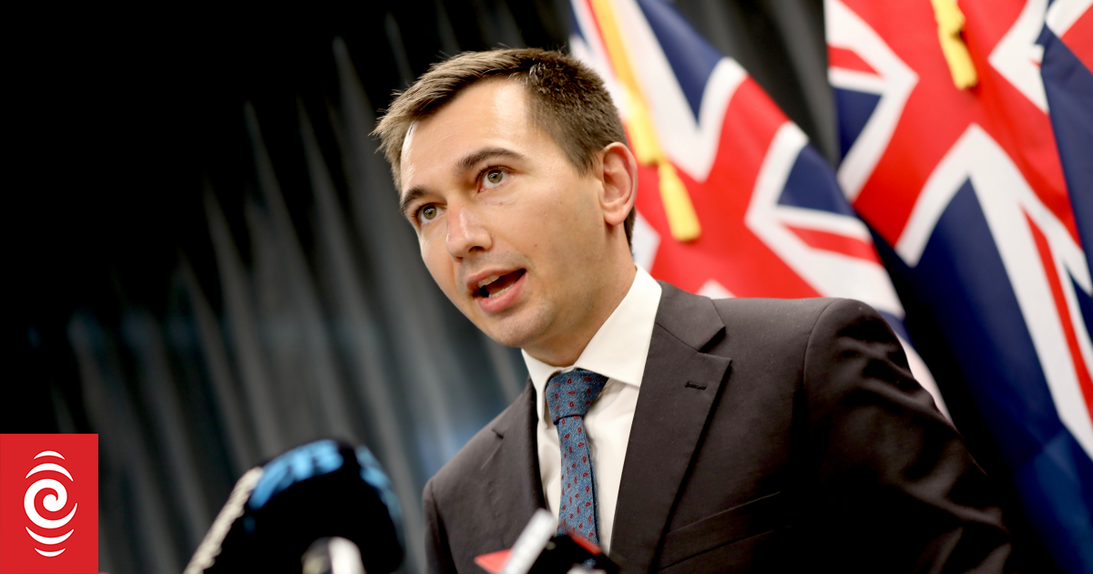 Health NZ told to give private hospitals 10-year outsourcing contracts