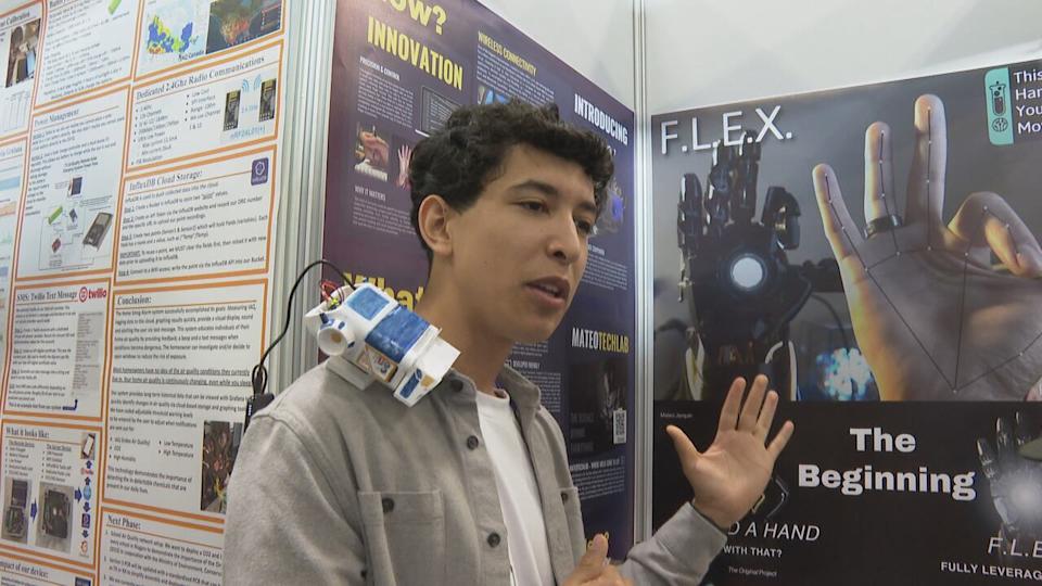Mateo Jarquin, a CEJEP student from Sherbrooke, Que., built a robotic hand that can use a camera from anywhere in the world to detect and copy finger movements in real time. 