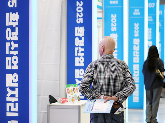 A senior citizen looks at notices at a job fair held on May 27 in southern Seoul. [NEWS1]