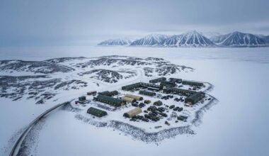 Ukraine's GUR warns Russia is using "science" as cover to militarize the Arctic. The Kremlin boosts troop presence, builds satellite comms, and expands the Northern Fleet's reach—posing as research via the Arctic Institute.