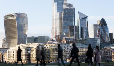 UK economy shrinks by 0.3% in April