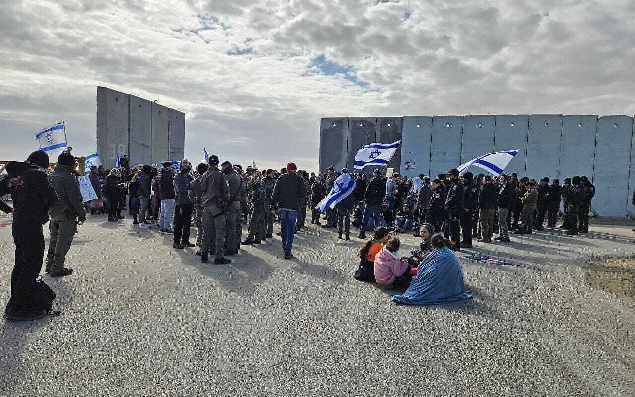 France opens ‘complicity in genocide’ probes against French-Israelis over blocked Gaza aid