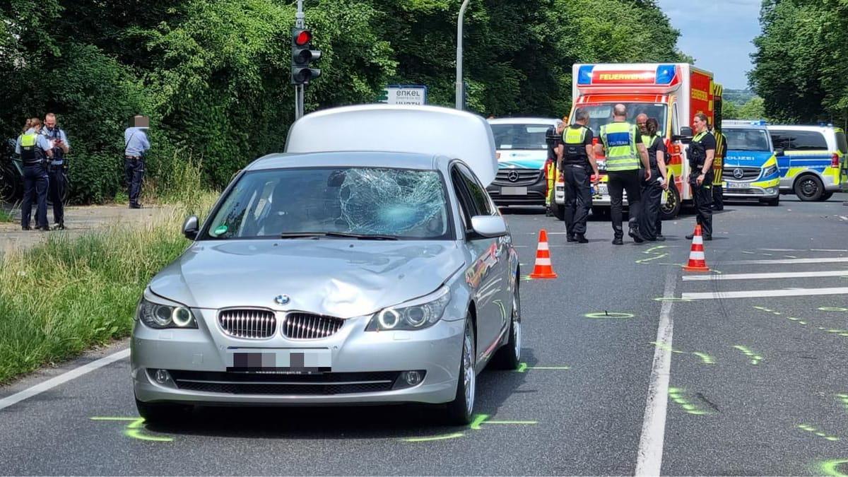Auto fährt in Grundschüler: Betreuer gestorben