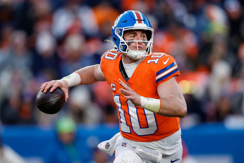 Denver Broncos quarterback Bo Nix (10) looks to pass in the third quarter against the Kansas City Chiefs at Empower Field at Mile High.© Isaiah J. Downing-Imagn Images