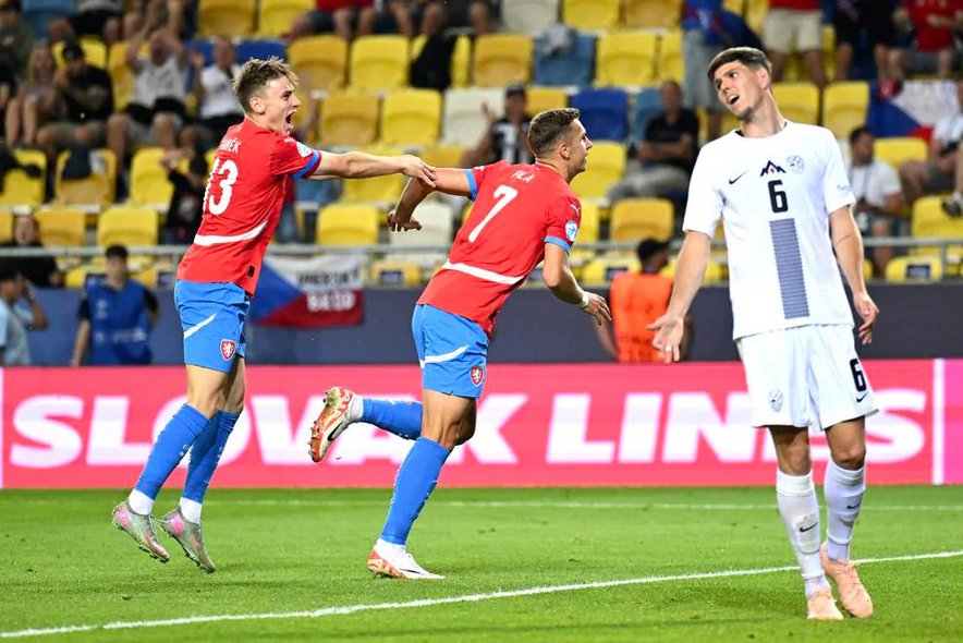 Upanja na napredovanje je bilo konec kmalu po začetku drugega polčasa. 