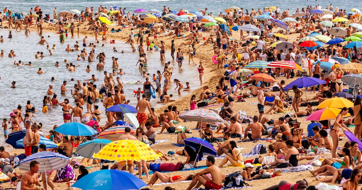 DWP alert as Brits going on holiday could have payments paused | Personal Finance | Finance