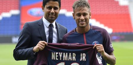 Al-Khelaifi y Neymar, el día de la presentación del brasileño con el PSG