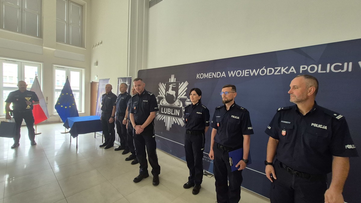 Uroczyste zakończenie zawodów oraz wręczenie pucharów dla najlepszych zawodników.