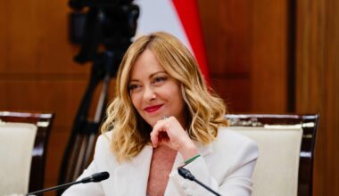 Meloni: «Ai referendum vado al seggio, ma non ritiro le schede». Cosa significa per il quorum (e perché il fronte del sì parla di indicazione «furba»)
