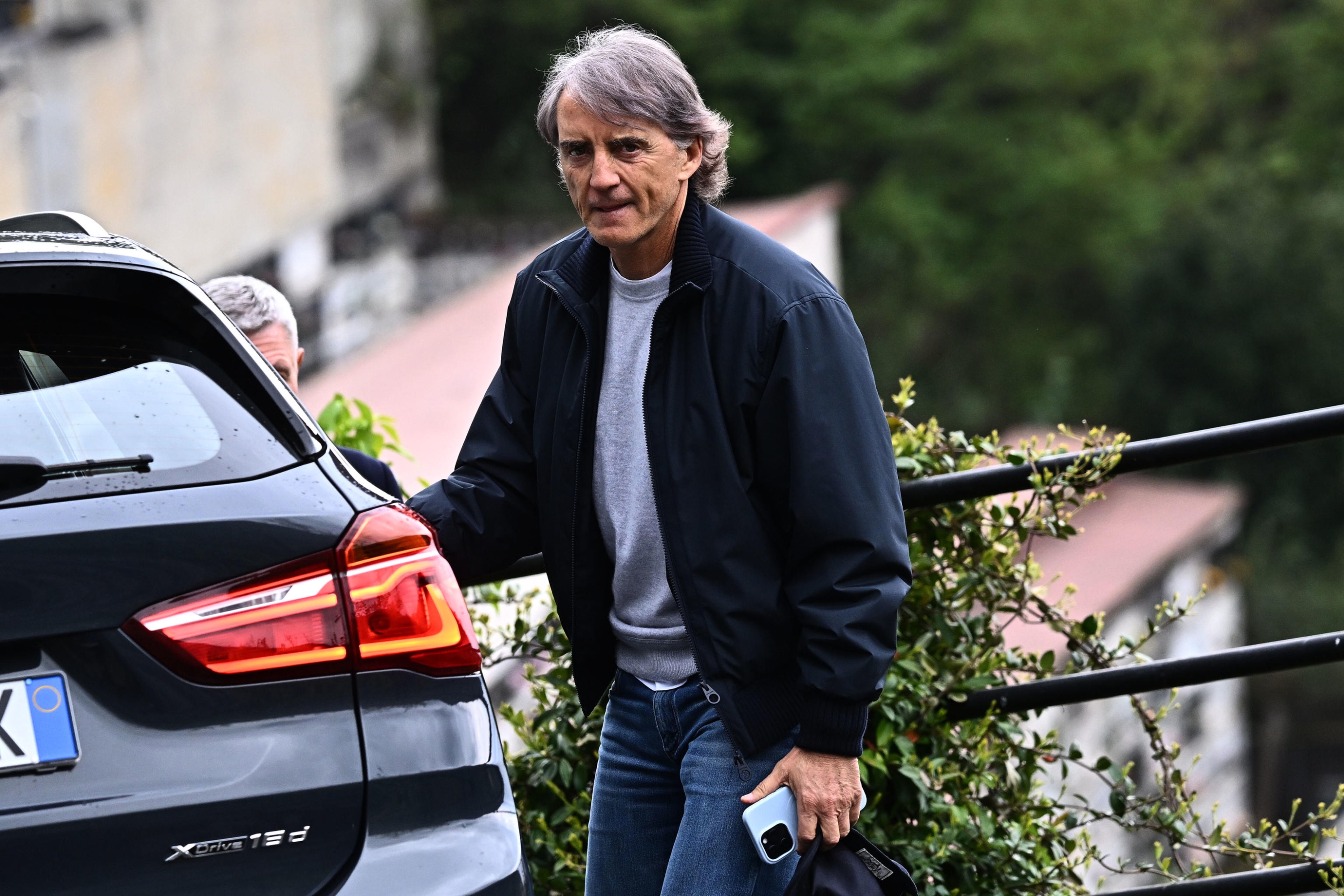 L'ex ct della nazionale italiana Roberto Mancini ha reso omaggio al presidente Paolo Mantovani presso il cimitero di Bogliasco, prima di assistere all'allenamento dei giocatori sotto le direttive di Alberico Evani e Attilio Lombardo. Genova, 09 aprile 2025.
ANSA/LUCA ZENNARO