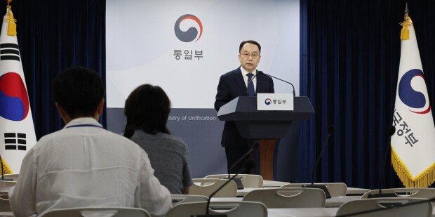 South Korea urges halt to North Korea leaflet rops