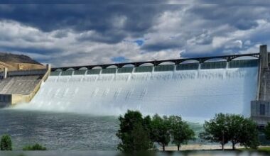 Ancient Groundwater Records Reveal Regional Vulnerabilities to Climate Change