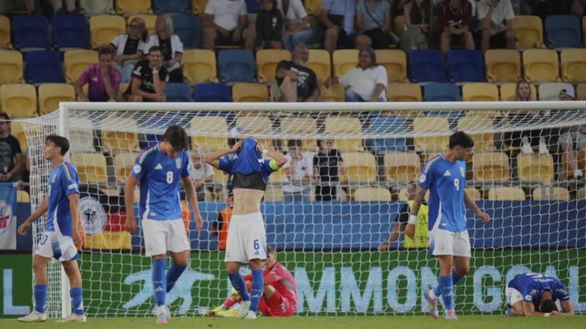 Europei Under 21, Italia eliminata dalla Germania 2-3 ai supplementari: ridotta in 9, espulsi Gnonto e Zanotti. In gol Koleosho e Ambrosino