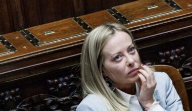 Meloni alla Camera, oggi, sulla crisi in Medio Oriente | La premier: «Uso delle basi italiane solo se autorizzate dal Parlamento italiano». Polemica sulla mozione M5S sul gas russo: «Non escluse collaborazioni», Pd e Avs verso il no