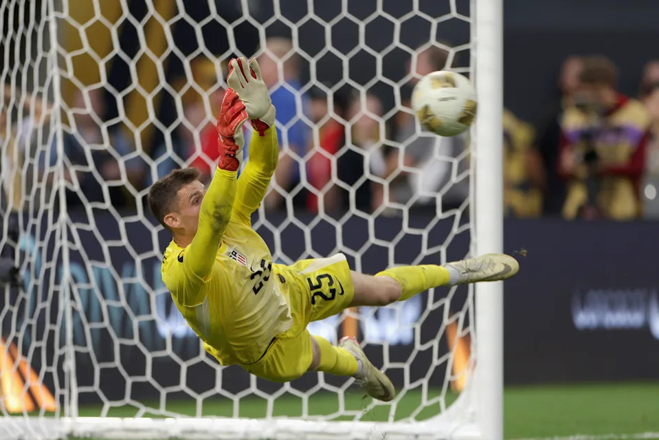 MINNEAPOLIS, MINNESOTA - JUNE 29: Matthew Freese #25 of United States makes a save during the penalty shootout against Costa Rica in the Gold Cup 2025 Quarterfinals at U.S. Bank Stadium on June 29, 2025 in Minneapolis, Minnesota. (Photo by John Dorton/ISI Photos/USSF/Getty Images)