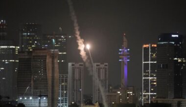 Rakete schlägt in Tamra ein: Mehrere iranische Angriffswellen auf Israel - drei Tote