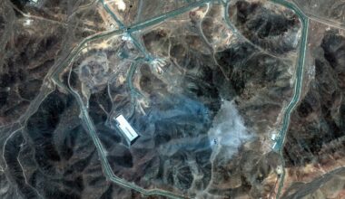 Iran votes to close Strait of Hormuz