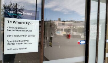 Anorexic teenager in New Zealand starves to death alone