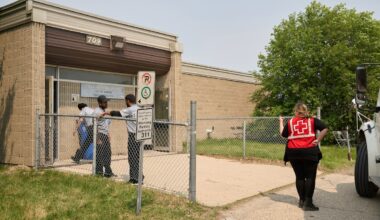 Shelter shortage sends Manitoba wildfire evacuees across provinces