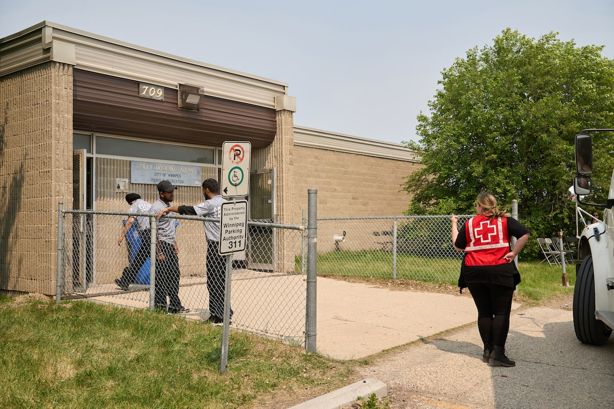 Shelter shortage sends Manitoba wildfire evacuees across provinces