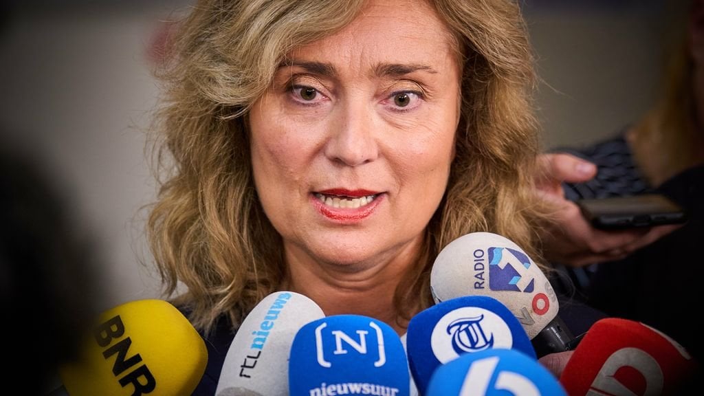 Rol oud-Kamervoorzitter Bergkamp in affaire-Arib blijkt veel groter