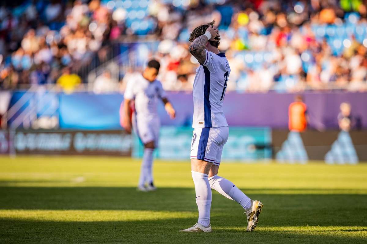 England's lack of striking options shown in goalless draw with Slovenia