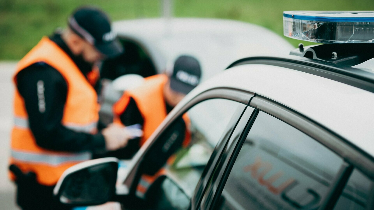 RTL Today - Argument leads to driving ban: Passenger fails to stop drink driver before police intervene