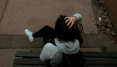 Driekwart jonge vrouwen werd afgelopen jaar seksueel geïntimideerd in openbaar, bijna niemand deed aangifte