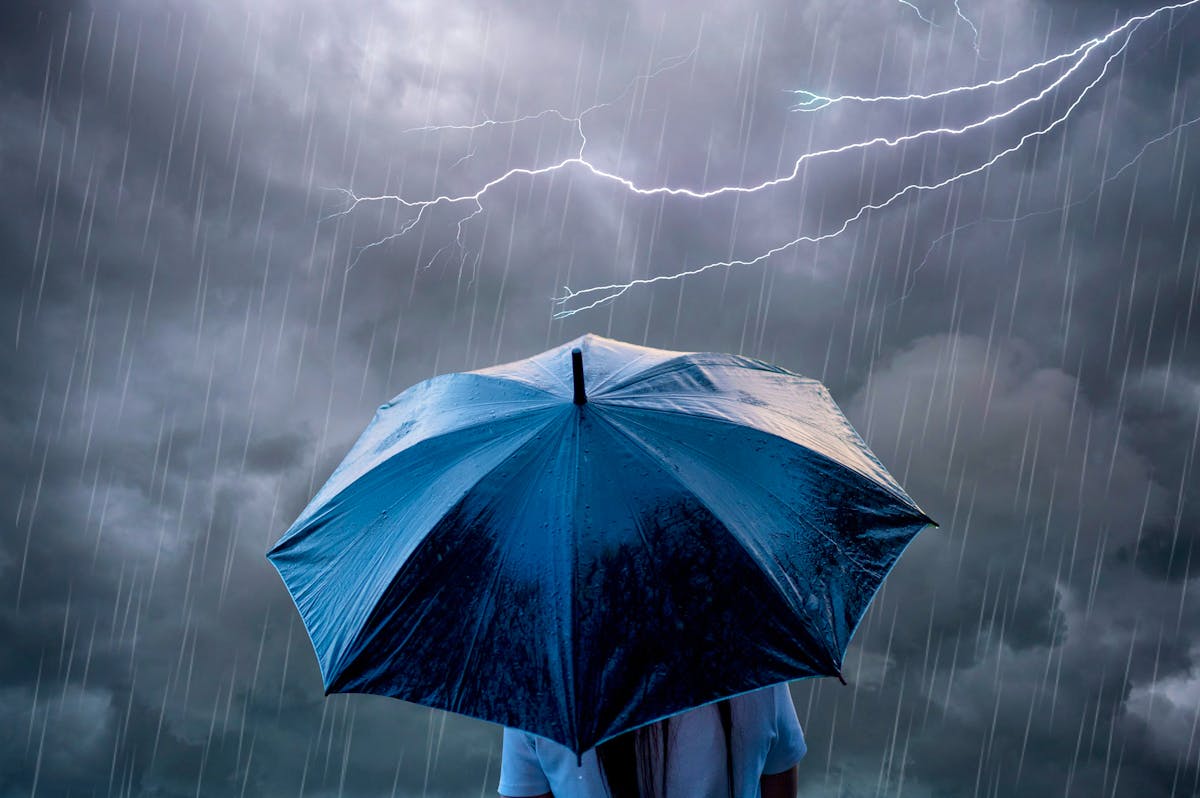 «De nombreux orages parfois forts, à partir du sud-ouest, vont toucher ensuite toutes les régions», selon MétéoSuisse.