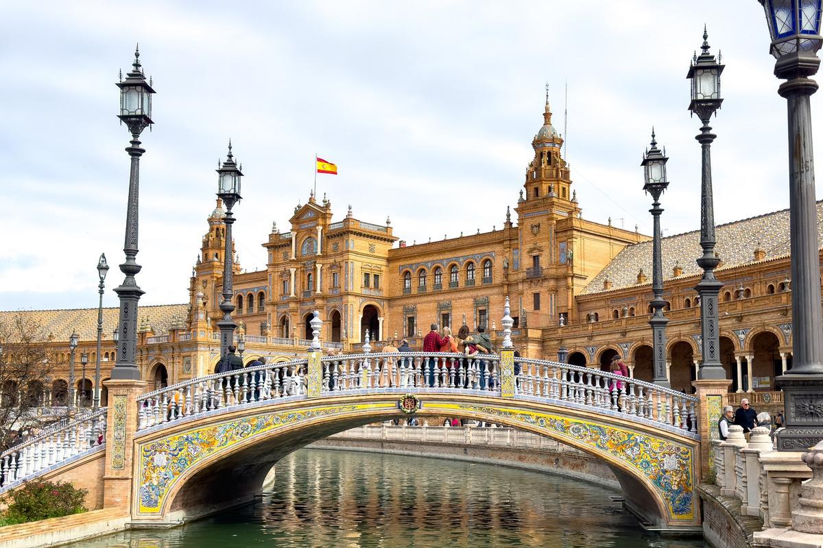 Sevilla cobrará una entrada a los turistas para acceder a la plaza de España.