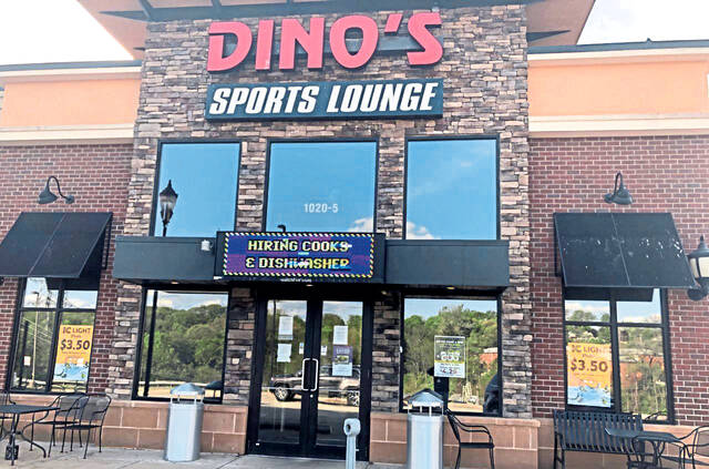 8643001_web1_gtr-DinosSportsLounge-080125