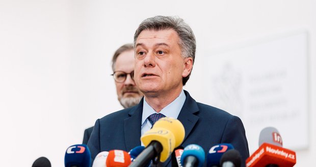 Pád ministra Blažka: Miliard bylo víc? Co všechno na kauze s darovanými bitcoiny nesedí