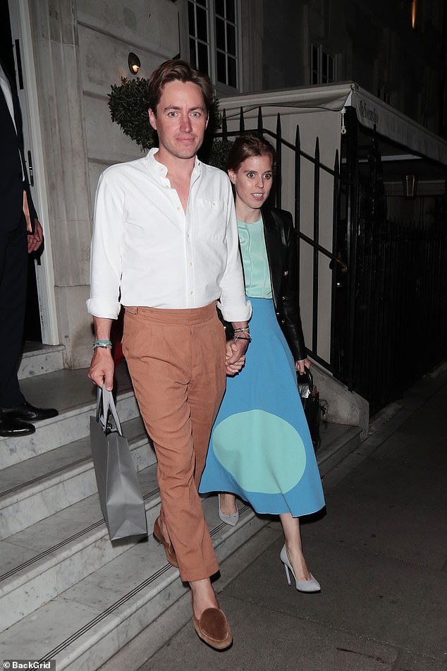 Meanwhile Edo opted for a relaxed but smart look with a button down white shirt paired with high-waisted trousers