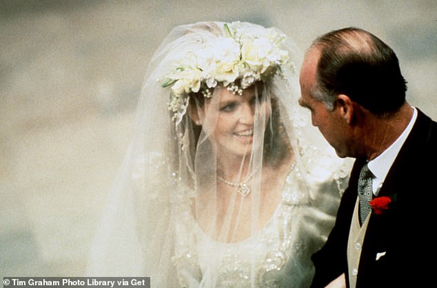 Sarah's diamond tiara was hidden under a coronet of gardenias. She supposedly chose gardenias ¿ a white, fragrant flower ¿ because they were Prince Andrew's favorite