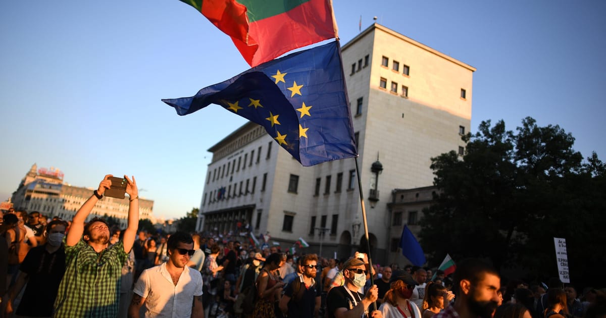 As Bulgaria prepares to join the euro, Poland couldn’t be less interested – POLITICO