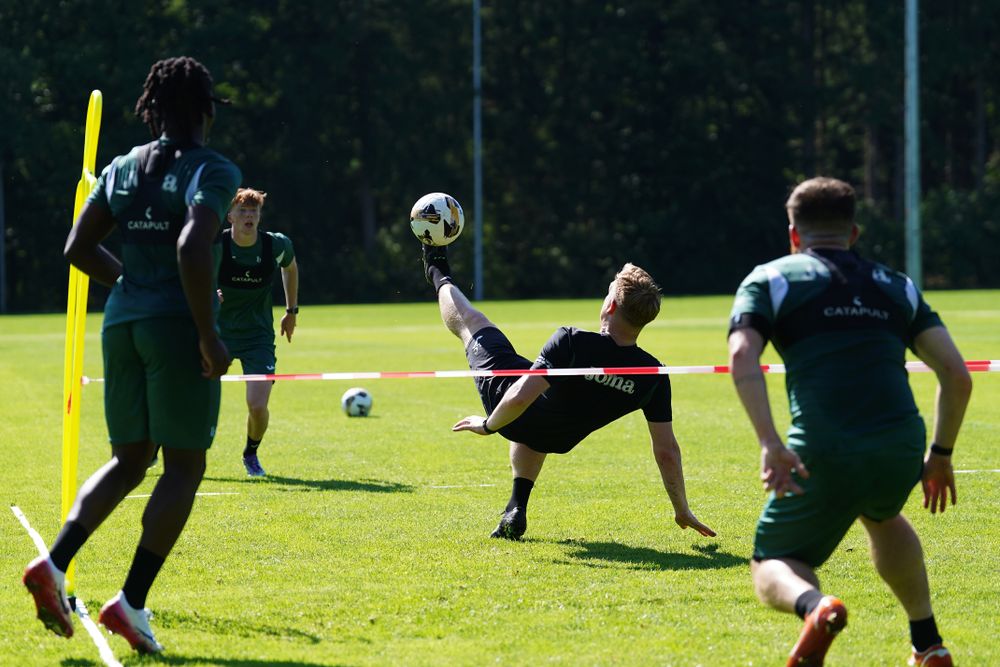 Hibernian FC | Watch: Day One In The Netherlands!