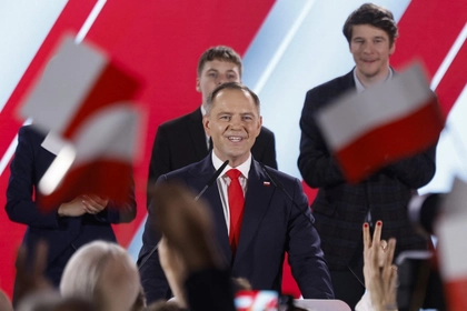 Zelensky Seeks Strong Poland Ties Before Nationalist Takes Office