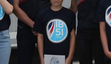 Zak Kay with his winning design between the then Duke and Duchess of Cambridge at the Land Rover BAR team base during a visit to Portsmouth to see the America´s Cup World Series (PA) in 2016