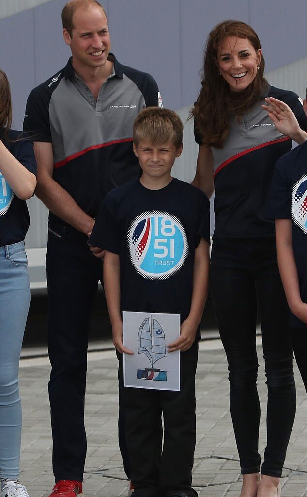 Zak Kay with his winning design between the then Duke and Duchess of Cambridge at the Land Rover BAR team base during a visit to Portsmouth to see the America´s Cup World Series (PA) in 2016