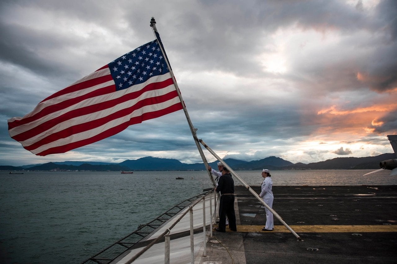 Do's and Don'ts for Displaying Old Glory > U.S. Department of Defense > Story