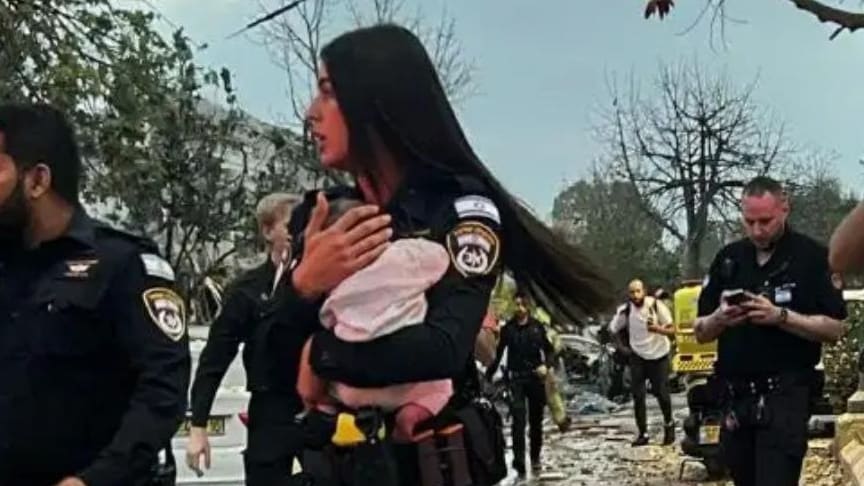 Israel: Baby aus Trümmern gerettet – Polizistin erklärt das Wunder | Politik