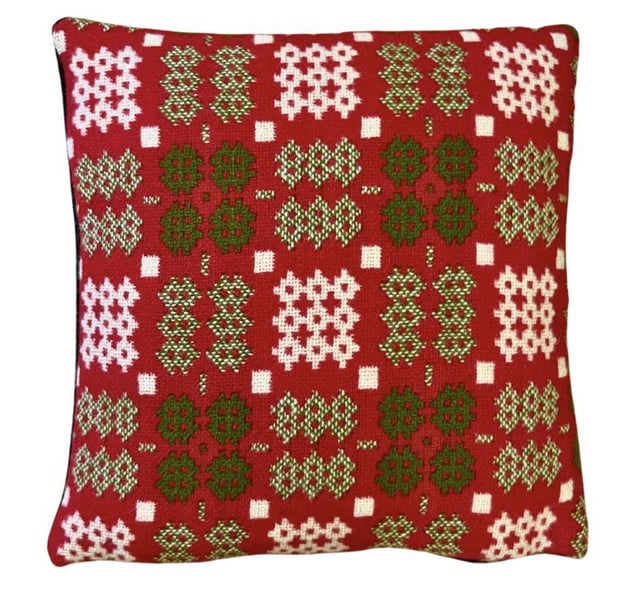 What is the true name for this traditional Welsh pattern? Carthenni? I can't find any videos showing how to make it by hand. Would love to learn about it!
