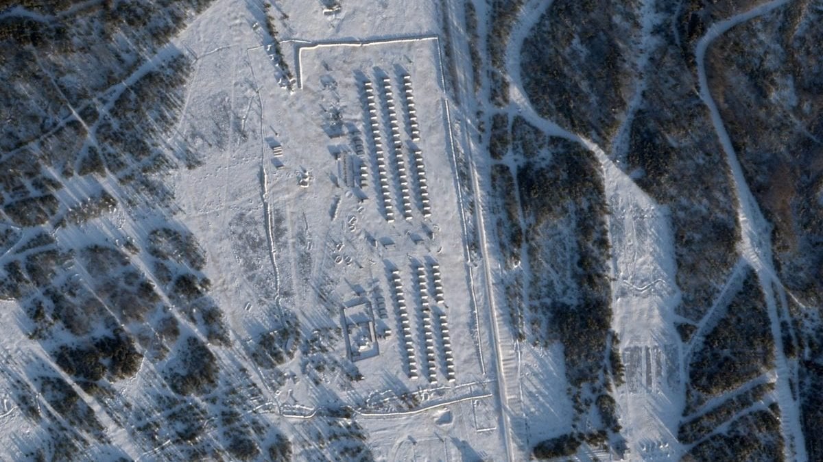 UK to station military officials in Finland as Russian troops mass on the border