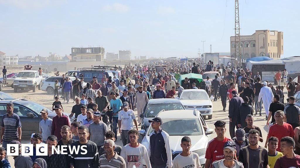 Gaza: 26 killed in Israeli tank fire near aid centre, medics say - BBC News