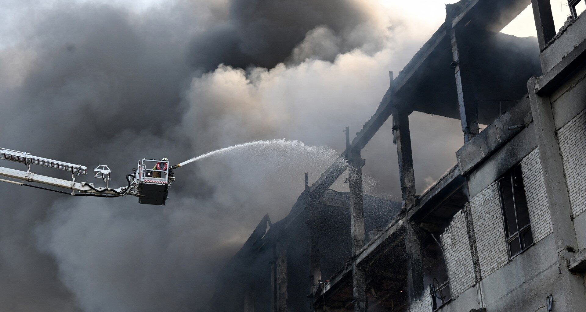 Russia attacks Ukraine’s Kharkiv as prisoner swap hangs in balance | Russia-Ukraine war News