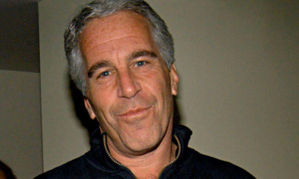 Journalist: Epstein Showed Me ‘Disturbing’ Photos of Trump With Topless Young Girls — FBI May Have Them
