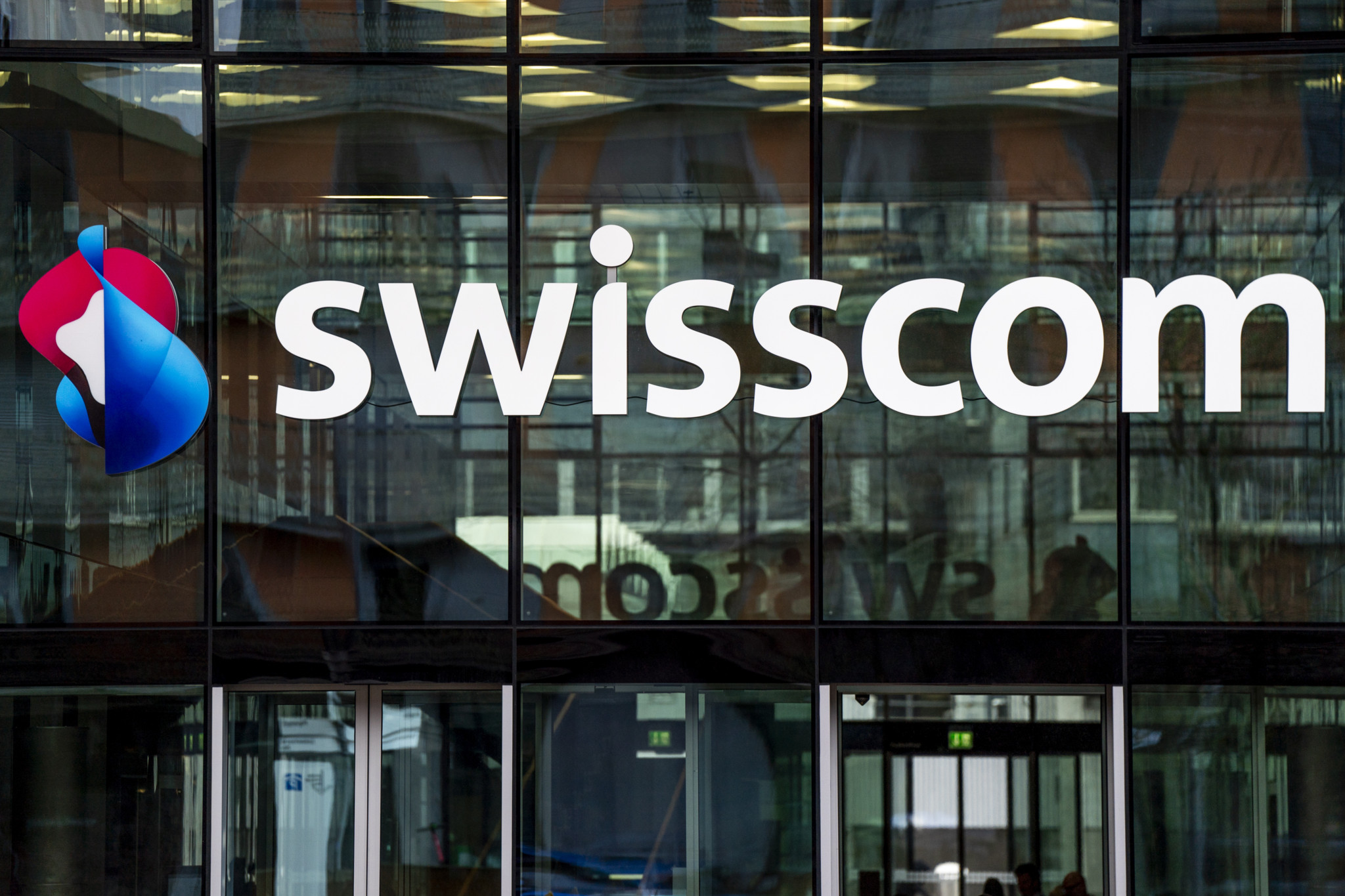 Logo de Swisscom photographié au Businesspark P5 à Zurich, le jeudi 13 février 2025.