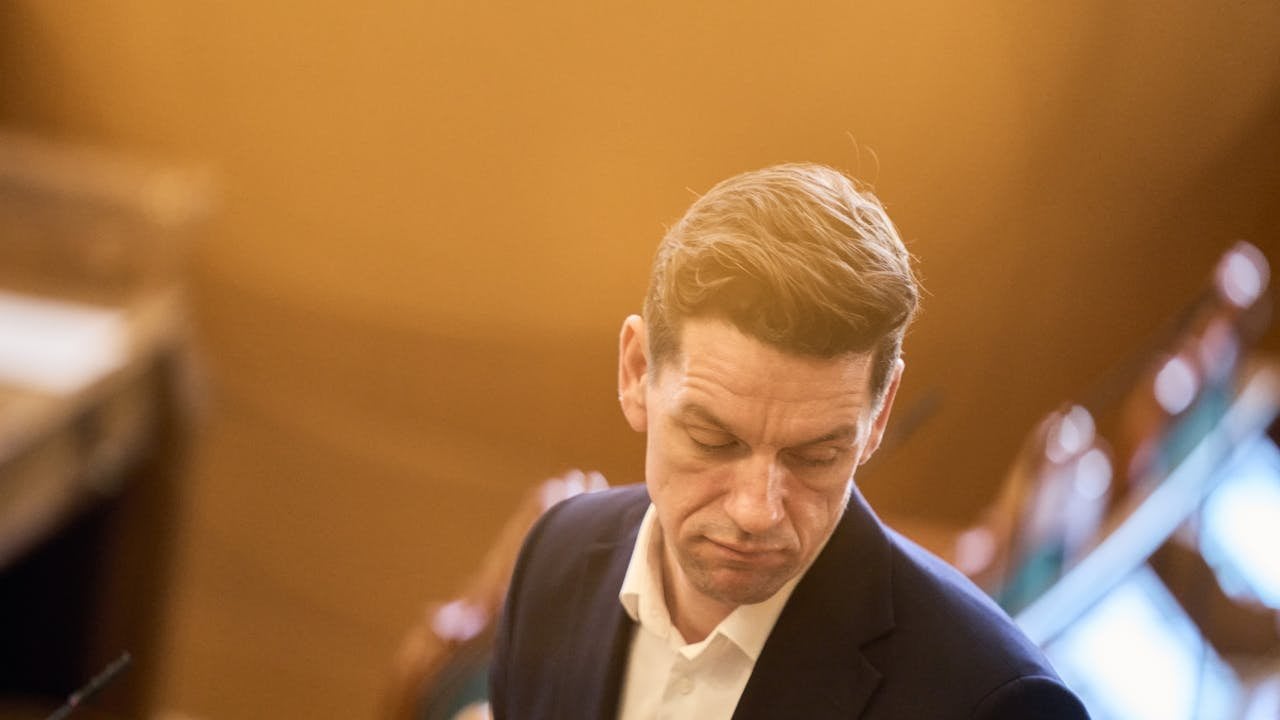 Regering vil fjerne islamisk leder fra lovforslag om statsborgerskab