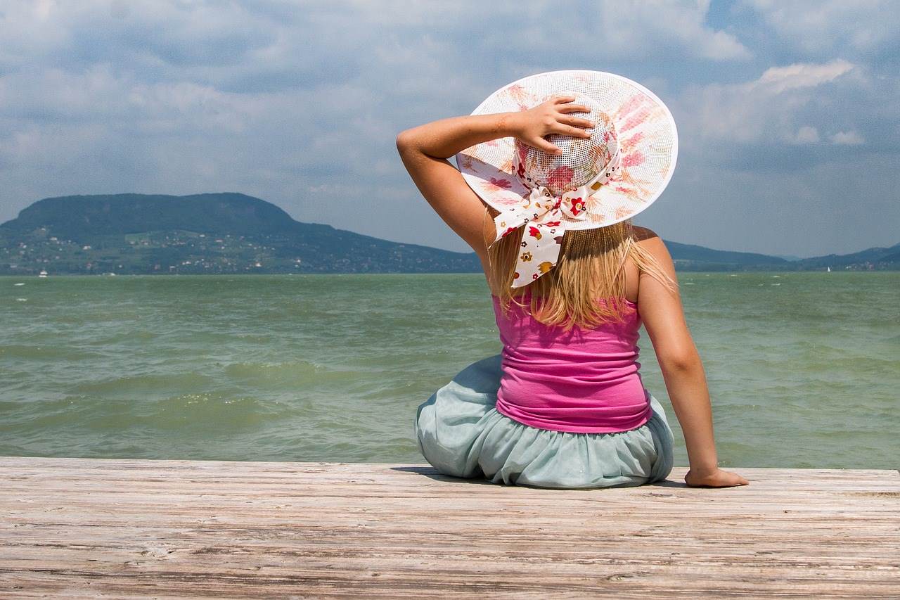 A strandolók örülhetnek, de mégsem annyira jó hír ez a Balatonról?